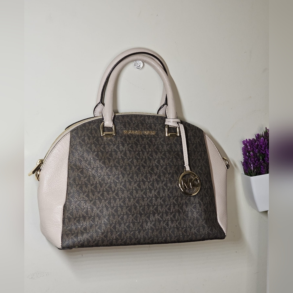 🦋EUC Michael Kors Signature Logo Handbag